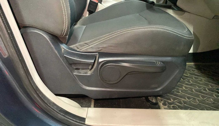 2019 Mahindra XUV300 W8 1.5 DIESEL, Diesel, Manual, 52,332 km, Driver Side Adjustment Panel