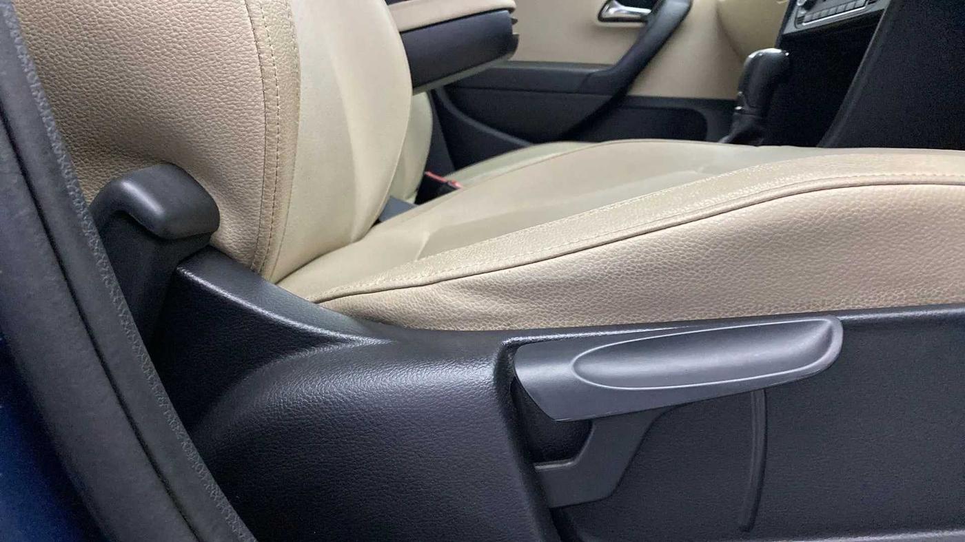 2017 Skoda Rapid STYLE 1.5 TDI AT, Diesel, Automatic, 82,853 km, Driver Side Adjustment Panel