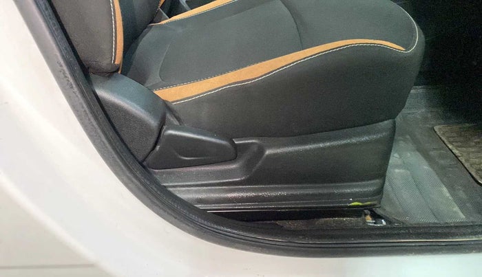 2019 Renault Kwid CLIMBER 1.0 AMT (O), Petrol, Automatic, 31,420 km, Driver Side Adjustment Panel