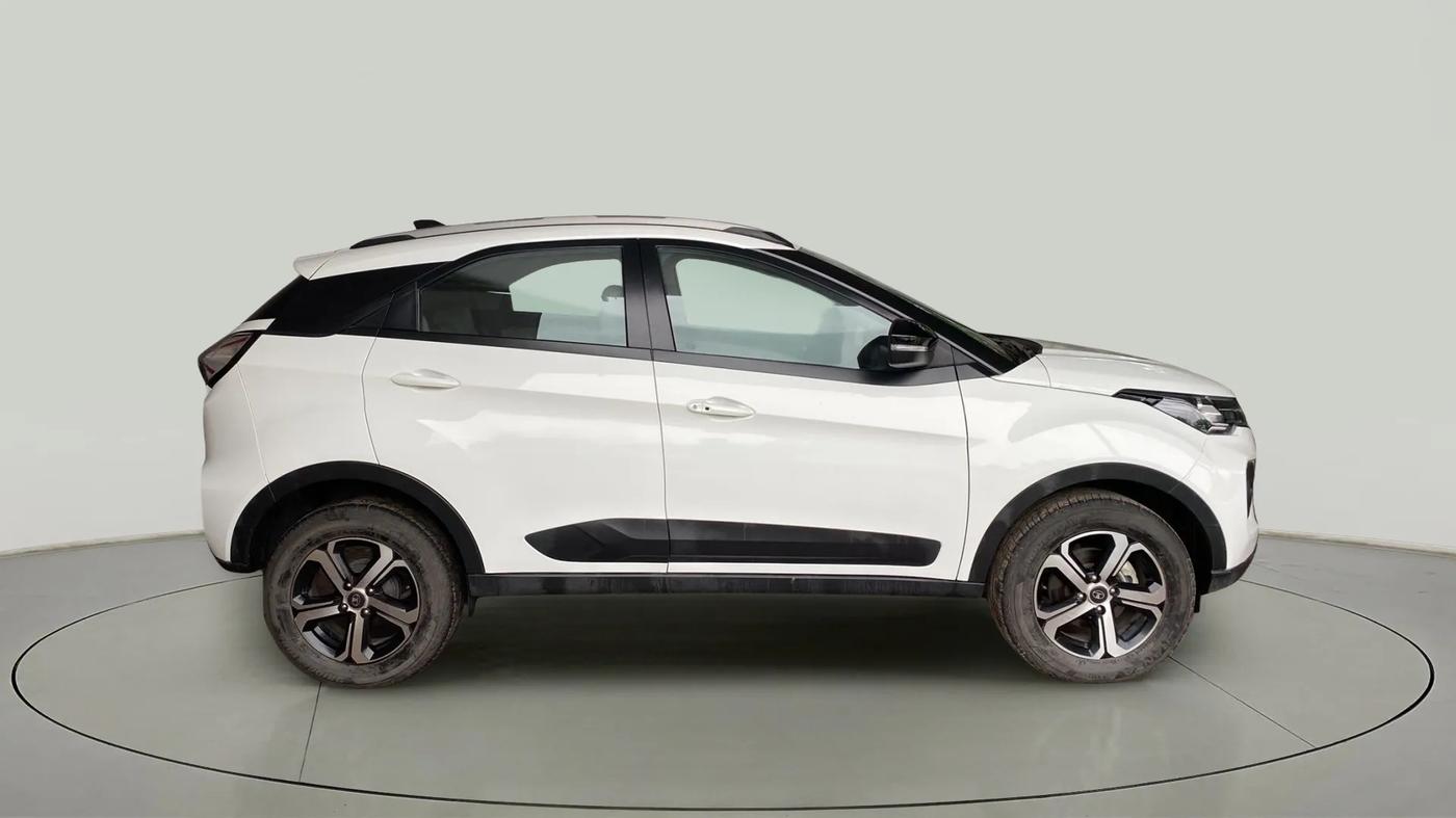 2023 Tata NEXON XZA PLUS DIESEL, Diesel, Automatic, 20,964 km, Right Side View