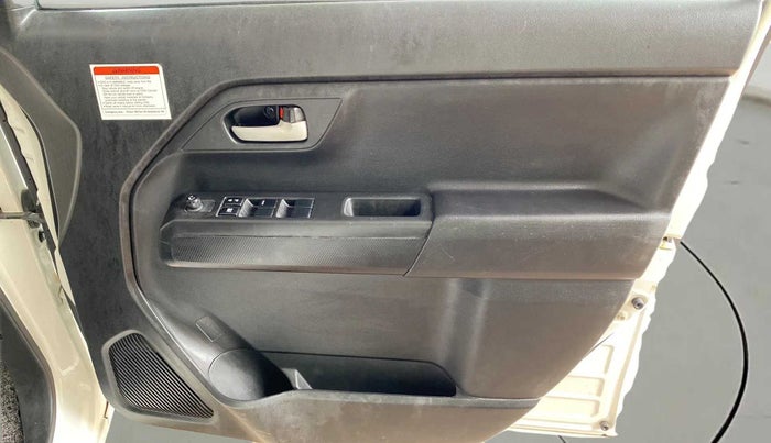 2022 Maruti New Wagon-R VXI CNG 1.0, CNG, Manual, 26,208 km, Driver Side Door Panels Control