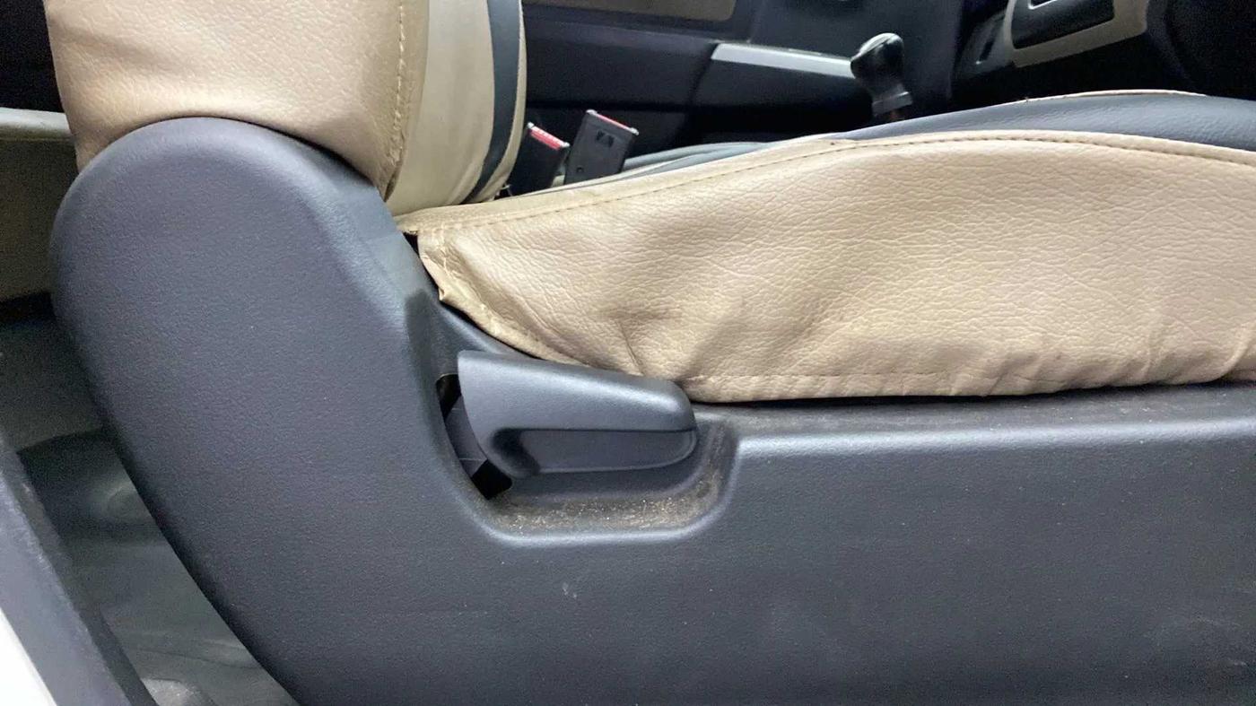 2014 Maruti Wagon R 1.0 LXI, Petrol, Manual, 46,113 km, Driver Side Adjustment Panel