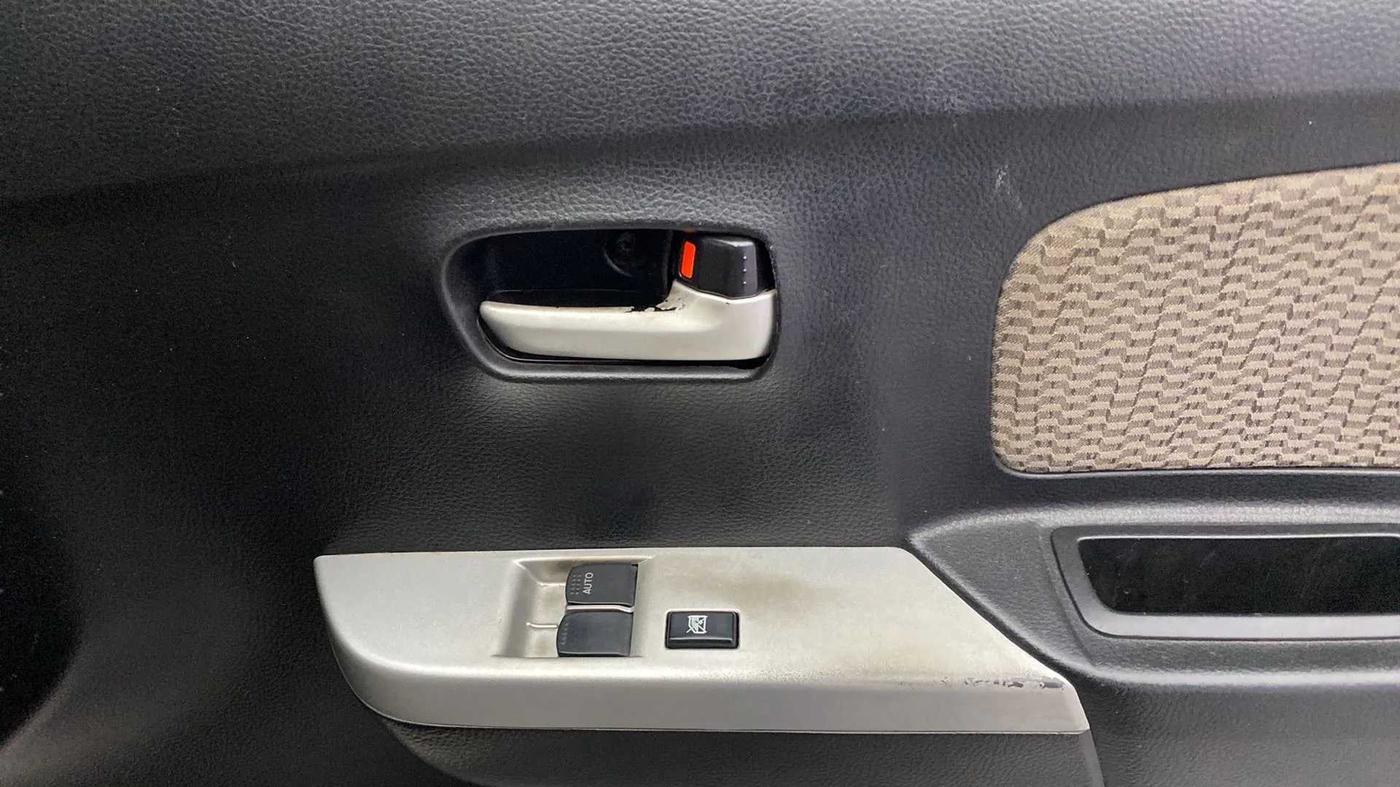 2014 Maruti Wagon R 1.0 LXI, Petrol, Manual, 46,113 km, Driver Side Door Panels Control