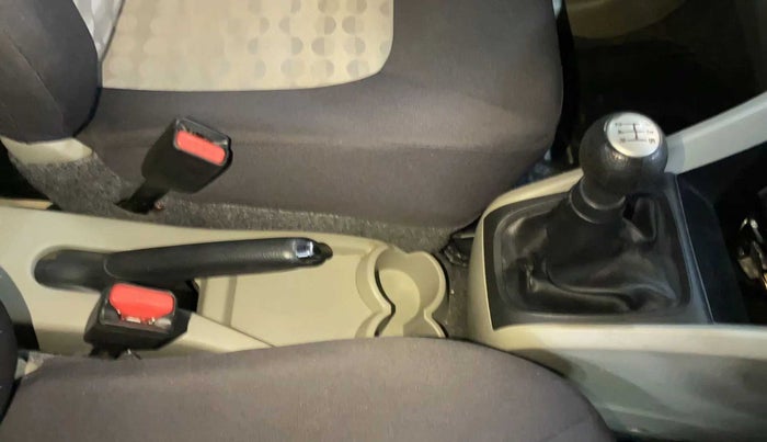 2017 Maruti Celerio ZXI, Petrol, Manual, 58,623 km, Gear lever - Knob has minor damage