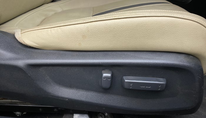 2019 Honda Civic VX CVT i-VTEC, Petrol, Automatic, 26,322 km, Driver Side Adjustment Panel
