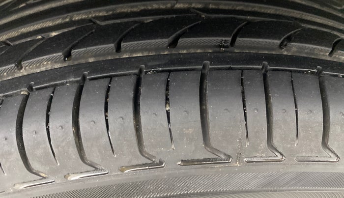 2021 Nissan MAGNITE XV PREMIUM, Petrol, Manual, 48,659 km, Right Rear Tyre Tread