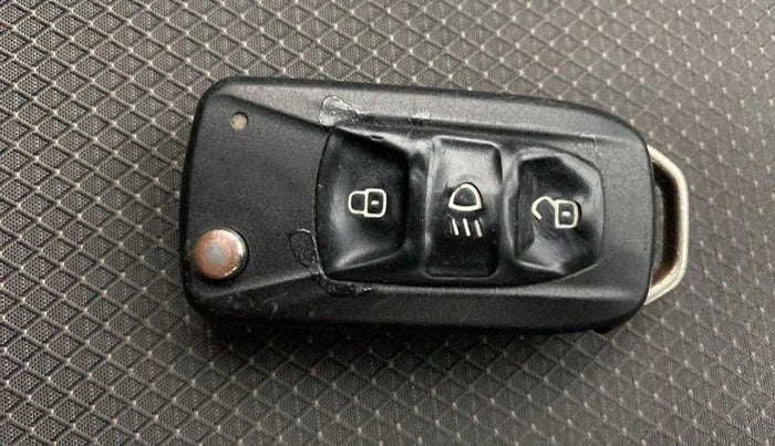 2018 Tata Tiago XT PETROL, Petrol, Manual, 97,974 km, Key Close Up