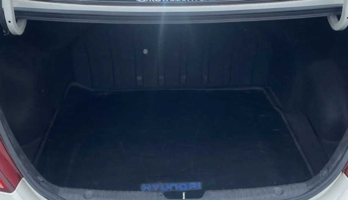 2016 Hyundai Verna 1.6 VTVT SX, Petrol, Manual, 34,289 km, Boot Inside