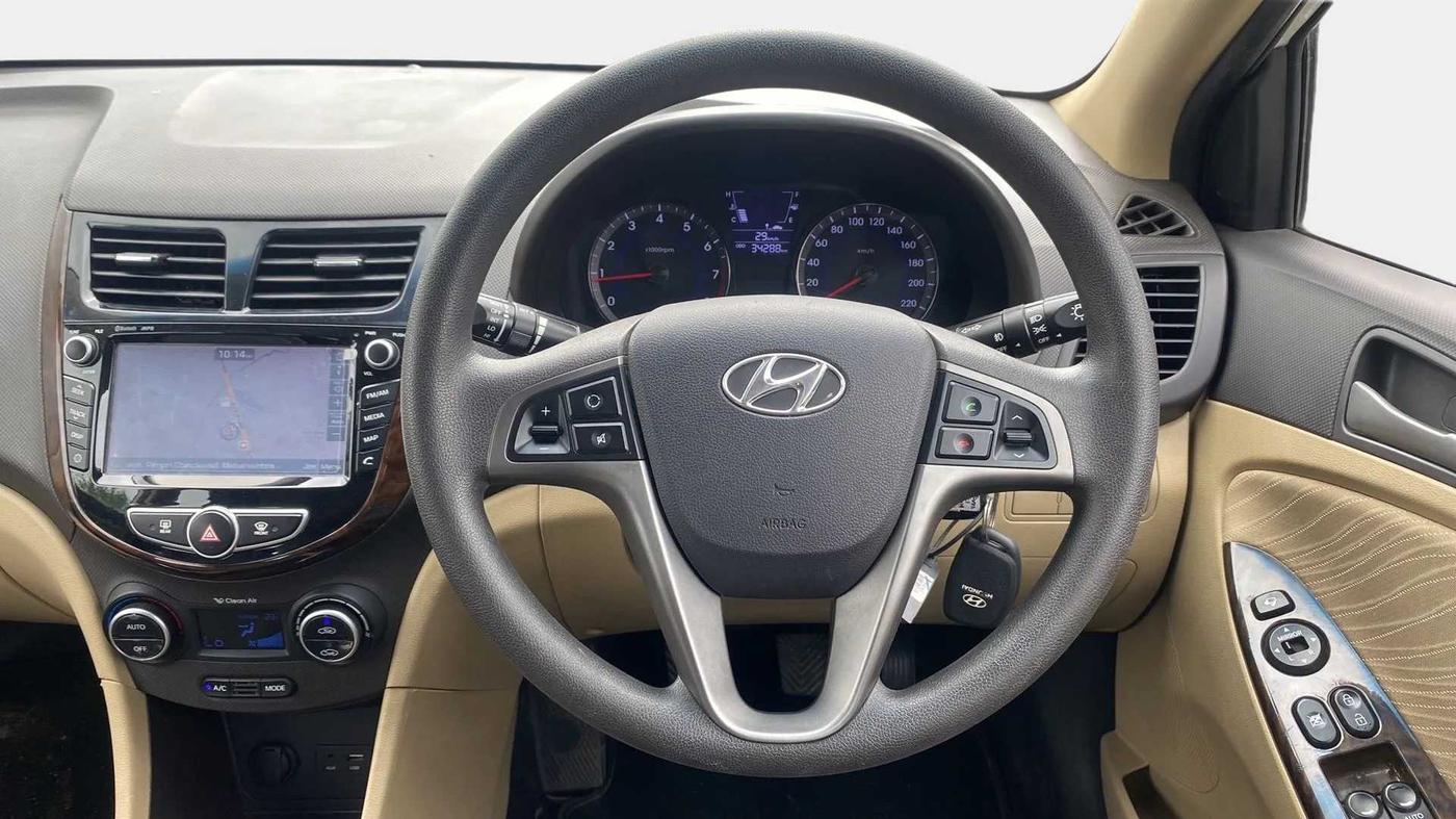 2016 Hyundai Verna 1.6 VTVT SX, Petrol, Manual, 34,289 km, Steering Wheel Close Up