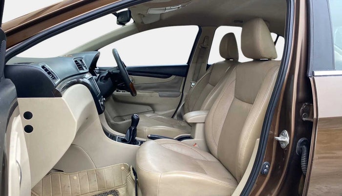 2016 Maruti Ciaz ZXI+, Petrol, Manual, 97,551 km, Right Side Front Door Cabin