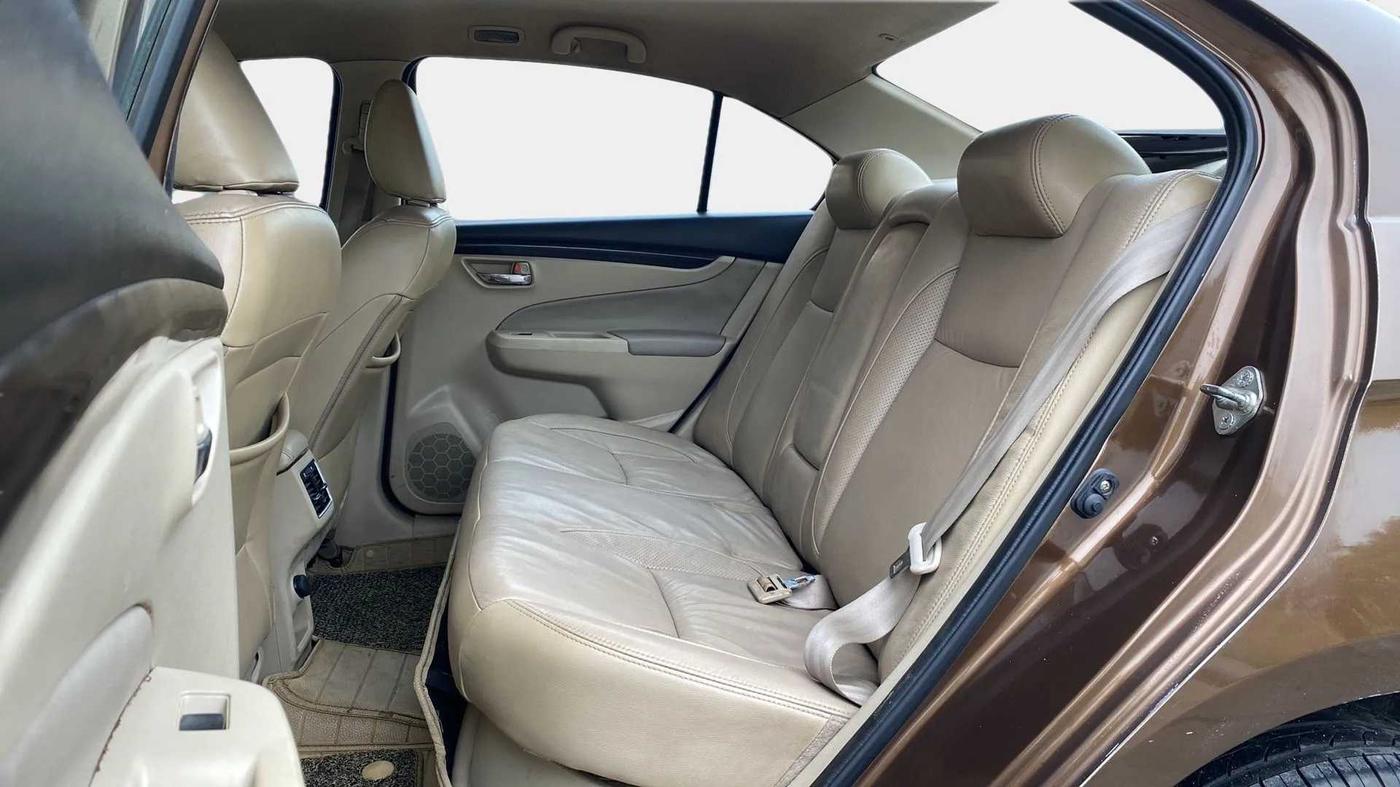 2016 Maruti Ciaz ZXI+, Petrol, Manual, 97,551 km, Right Side Rear Door Cabin