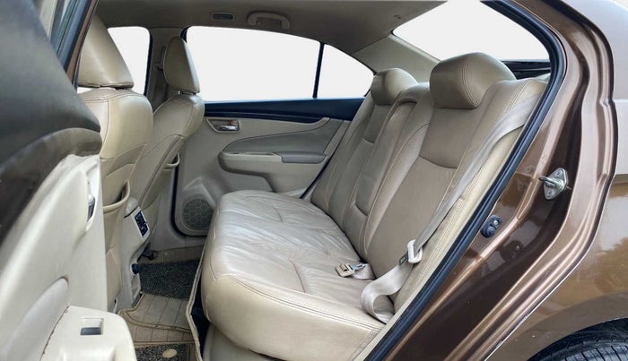2016 Maruti Ciaz ZXI+, Petrol, Manual, 97,551 km, Right Side Rear Door Cabin