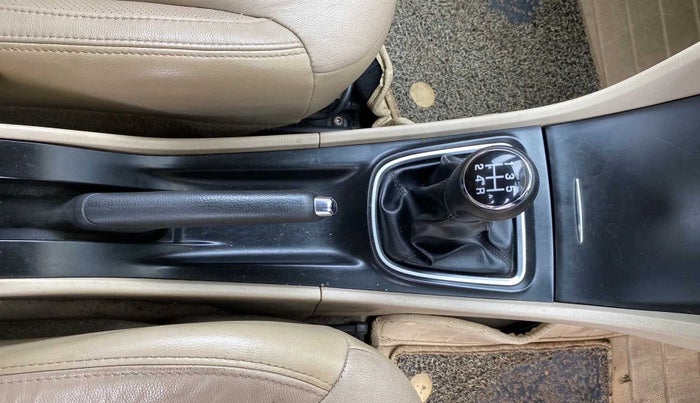 2016 Maruti Ciaz ZXI+, Petrol, Manual, 97,551 km, Gear Lever