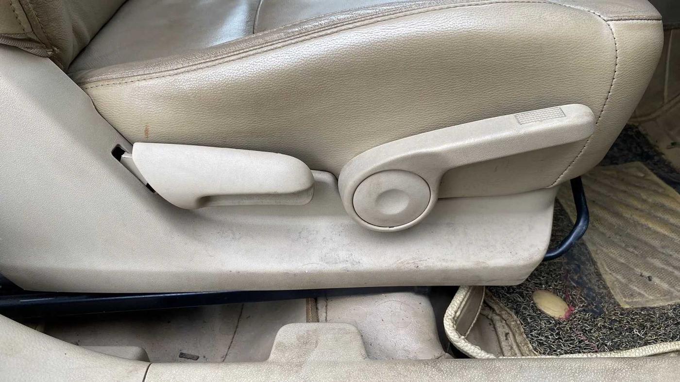 2016 Maruti Ciaz ZXI+, Petrol, Manual, 97,551 km, Driver Side Adjustment Panel