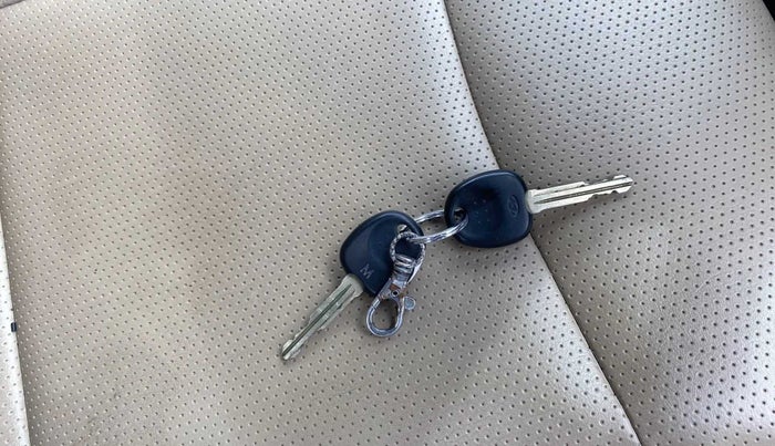 2017 Hyundai Eon ERA +, Petrol, Manual, 22,514 km, Key Close Up