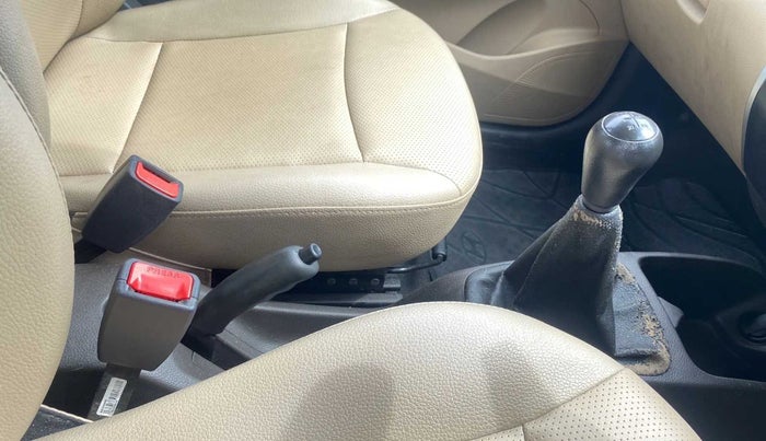 2017 Hyundai Eon ERA +, Petrol, Manual, 22,514 km, Gear Lever