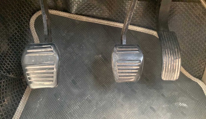 2017 Mahindra TUV300 T8, Diesel, Manual, 47,272 km, Pedals