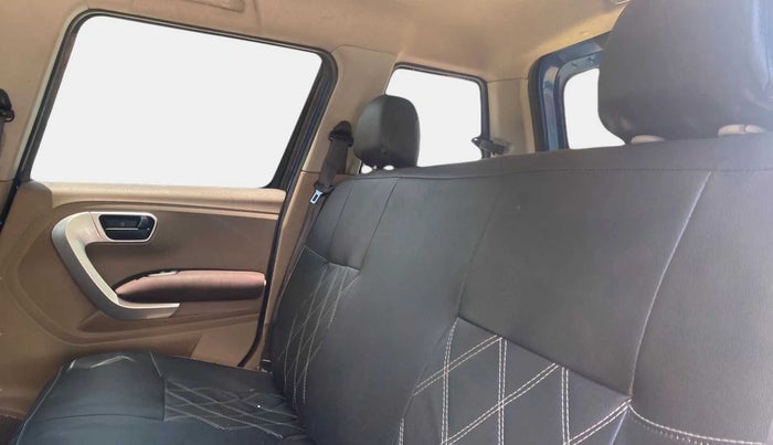 2017 Mahindra TUV300 T8, Diesel, Manual, 47,272 km, Right Side Rear Door Cabin