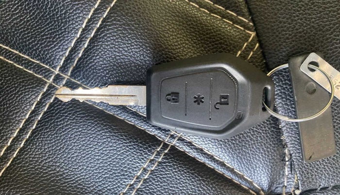 2017 Mahindra TUV300 T8, Diesel, Manual, 47,272 km, Key Close Up