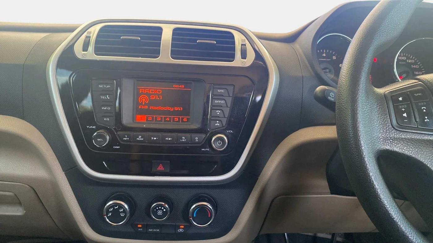 2017 Mahindra TUV300 T8, Diesel, Manual, 47,272 km, Air Conditioner