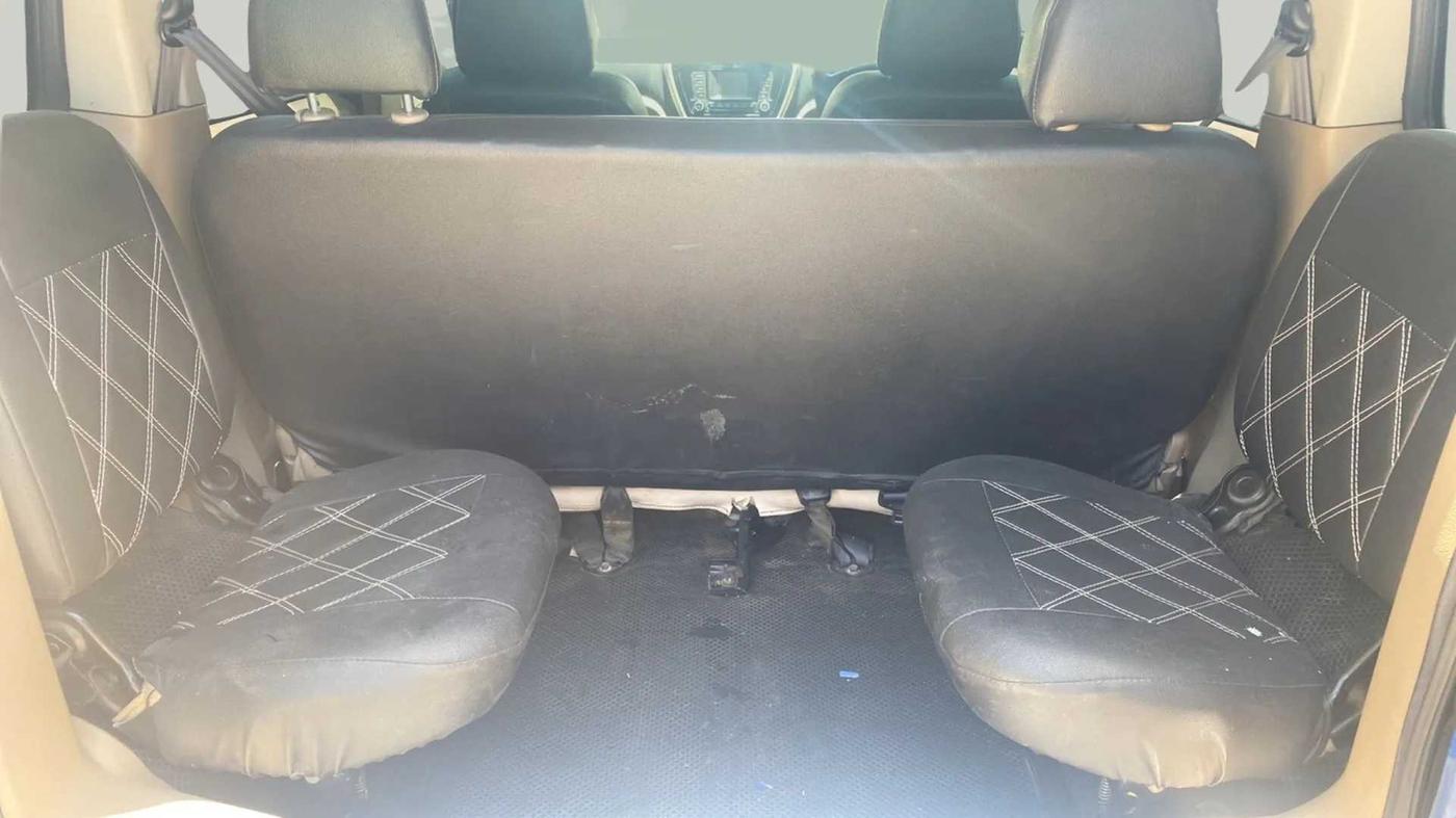 2017 Mahindra TUV300 T8, Diesel, Manual, 47,272 km, Boot Inside