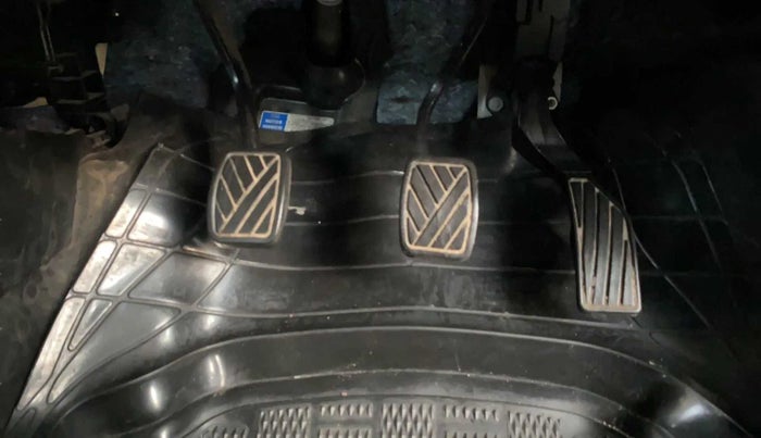 2022 Maruti Vitara Brezza LXI, Petrol, Manual, 8,788 km, Pedals