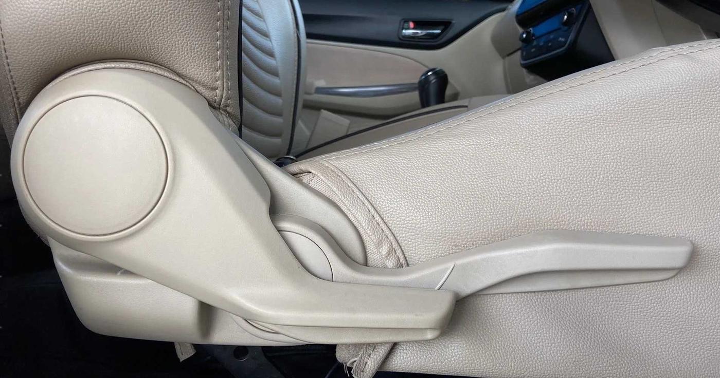 2021 Maruti Dzire ZXI, Petrol, Manual, 41,665 km, Driver Side Adjustment Panel