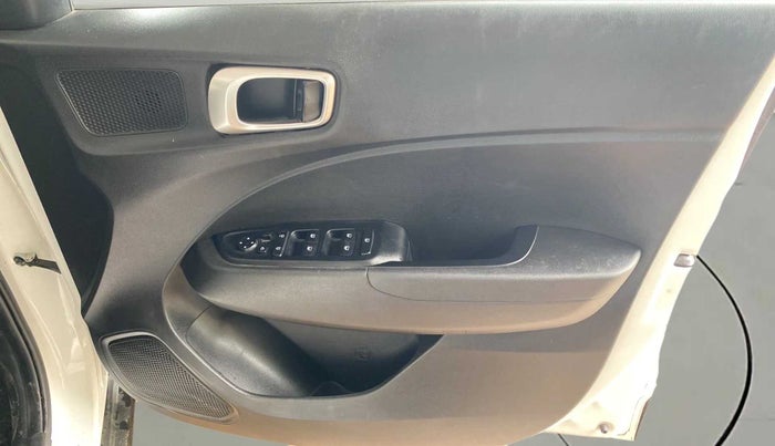 2021 Hyundai VENUE S+ 1.2, Petrol, Manual, 22,280 km, Driver Side Door Panels Control