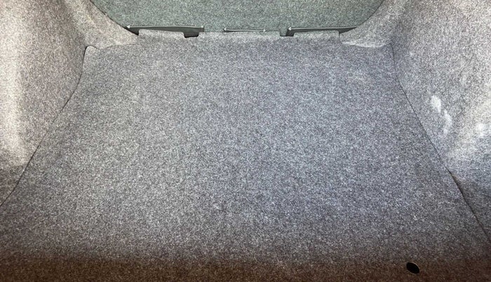 2018 Volkswagen Vento HIGHLINE 1.5 AT, Diesel, Automatic, 67,689 km, Boot Inside