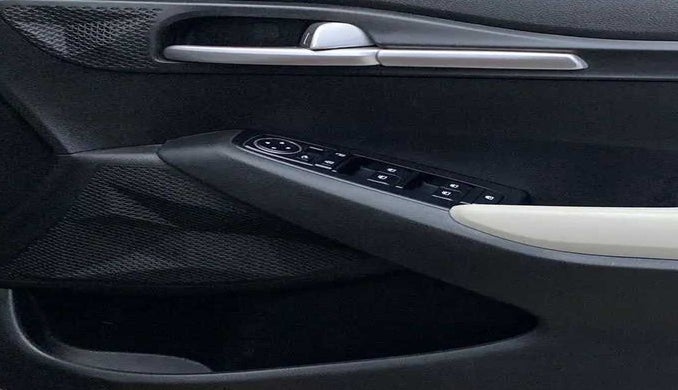 2022 KIA SELTOS HTK PLUS 1.5 IMT, Petrol, Manual, 29,182 km, Driver Side Door Panels Control