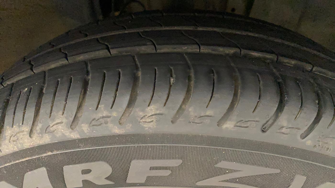 2023 Renault TRIBER RXZ AMT, Petrol, Automatic, 9,148 km, Right Front Tyre Tread