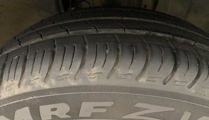 2023 Renault TRIBER RXZ AMT, Petrol, Automatic, 9,148 km, Right Front Tyre Tread