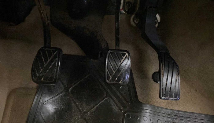 2013 Maruti Ertiga VXI, Petrol, Manual, 78,615 km, Pedals