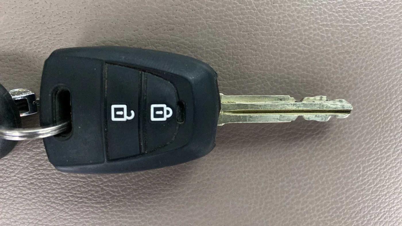 2018 Hyundai Grand i10 SPORTZ (O) AT 1.2 KAPPA VTVT, Petrol, Automatic, 52,442 km, Key Close Up
