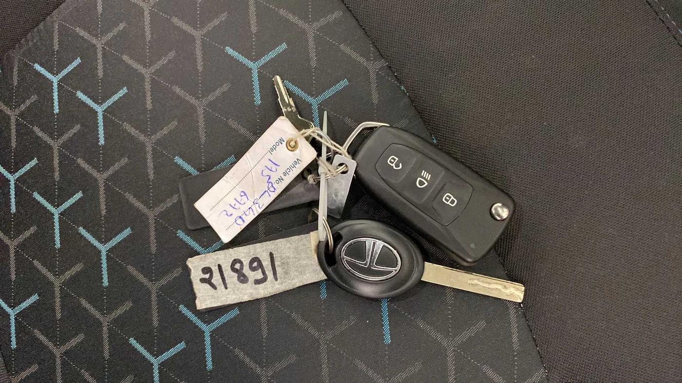 2023 Tata TIAGO EV XT LONG RANGE, Electric, Automatic, 11,378 km, Key Close Up
