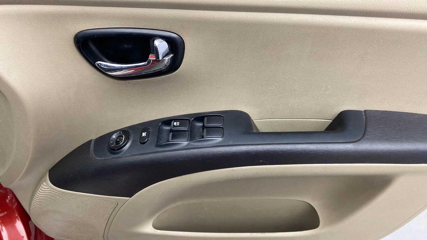 2013 Hyundai i10 SPORTZ 1.2, Petrol, Manual, 97,145 km, Driver Side Door Panels Control