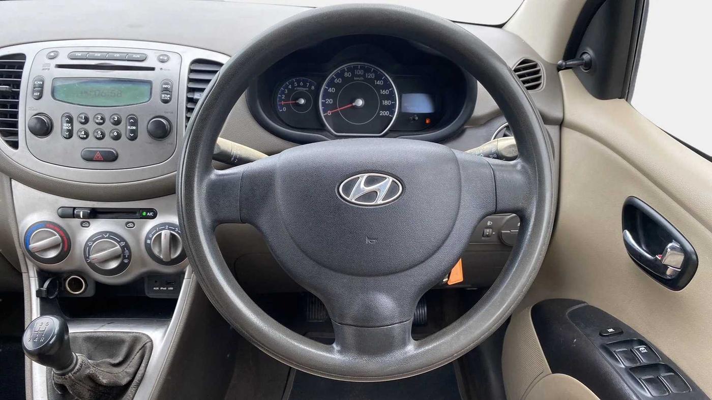 2014 Hyundai i10 SPORTZ 1.1, Petrol, Manual, 80,339 km, Steering Wheel Close Up