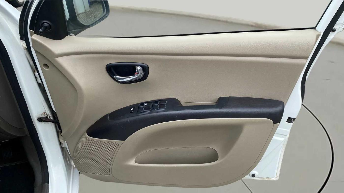 2014 Hyundai i10 SPORTZ 1.1, Petrol, Manual, 80,339 km, Driver Side Door Panels Control