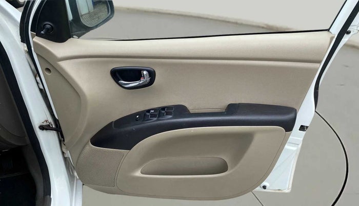 2014 Hyundai i10 SPORTZ 1.1, Petrol, Manual, 80,339 km, Driver Side Door Panels Control