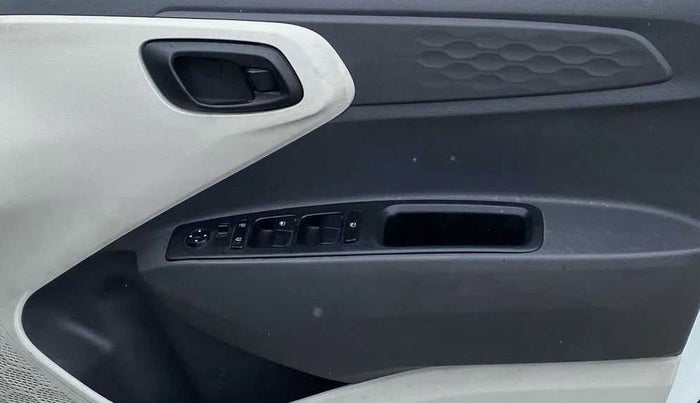 2020 Hyundai AURA S 1.2 CNG, CNG, Manual, 90,714 km, Driver Side Door Panels Control