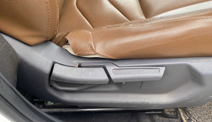 2020 Hyundai AURA S 1.2 CNG, CNG, Manual, 90,714 km, Driver Side Adjustment Panel