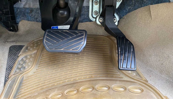 2017 Maruti Ciaz ALPHA  AT 1.4  PETROL, Petrol, Automatic, 38,702 km, Pedals