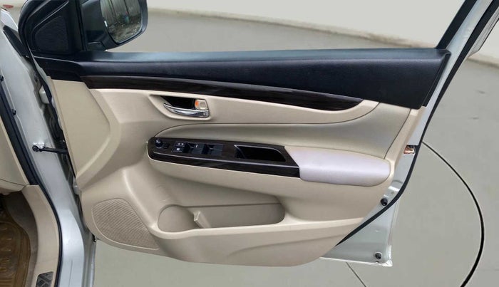 2017 Maruti Ciaz ALPHA  AT 1.4  PETROL, Petrol, Automatic, 38,702 km, Driver Side Door Panels Control