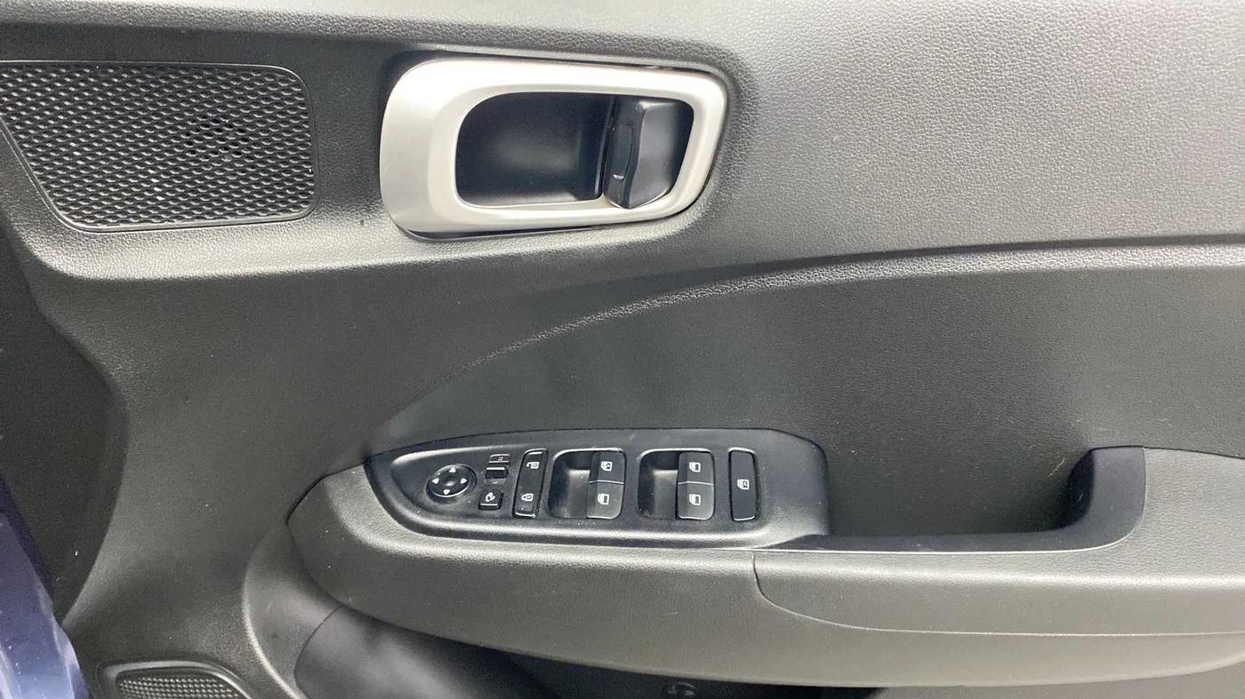 2022 Hyundai VENUE SX PLUS 1.0 TURBO DCT, Petrol, Automatic, 31,563 km, Driver Side Door Panels Control