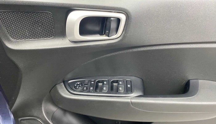 2022 Hyundai VENUE SX PLUS 1.0 TURBO DCT, Petrol, Automatic, 31,563 km, Driver Side Door Panels Control