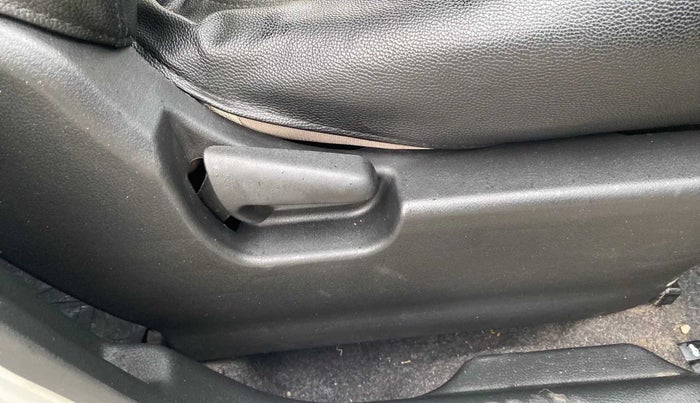 2014 Maruti Wagon R 1.0 VXI, CNG, Manual, 63,278 km, Driver Side Adjustment Panel