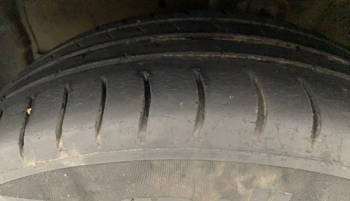 2014 Maruti Celerio VXI, Petrol, Manual, 92,750 km, Left Front Tyre Tread