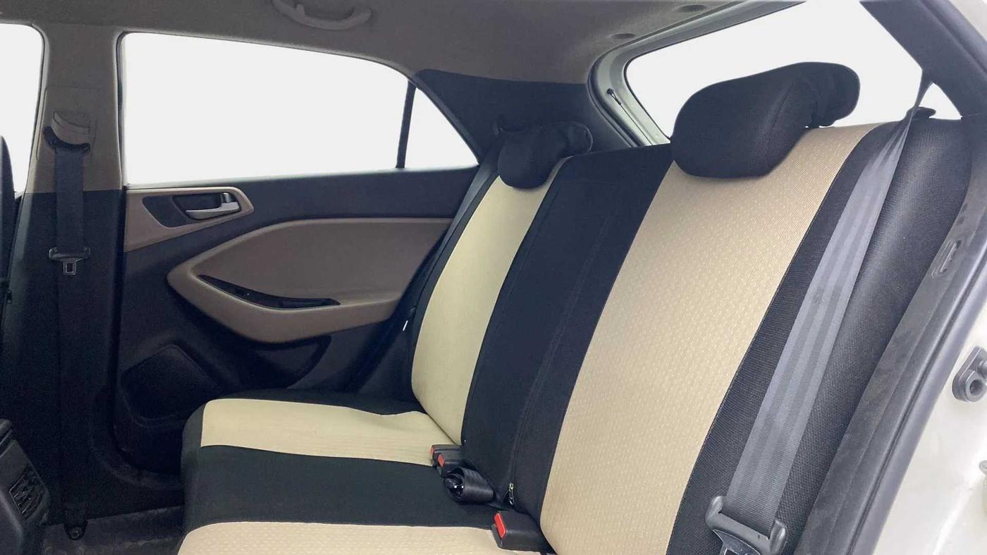 2018 Hyundai Elite i20 ASTA 1.2 (O), Petrol, Manual, 98,989 km, Right Side Rear Door Cabin