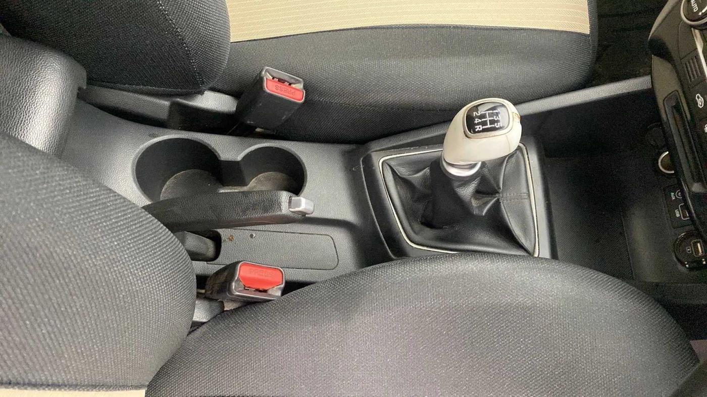 2018 Hyundai Elite i20 ASTA 1.2 (O), Petrol, Manual, 98,989 km, Gear Lever