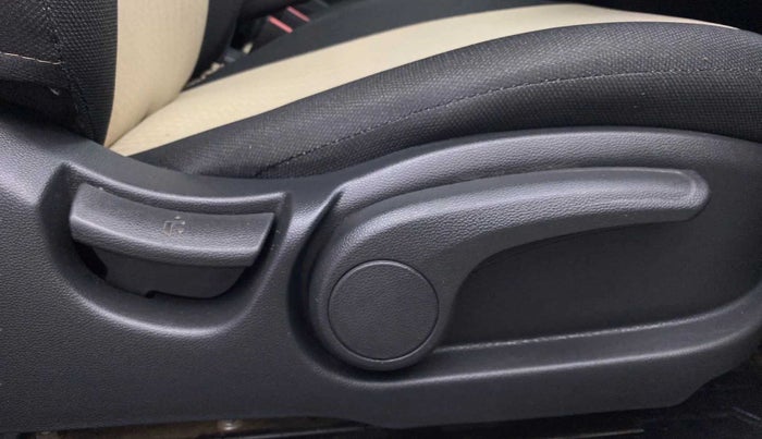 2018 Hyundai Elite i20 ASTA 1.2 (O), Petrol, Manual, 98,989 km, Driver Side Adjustment Panel